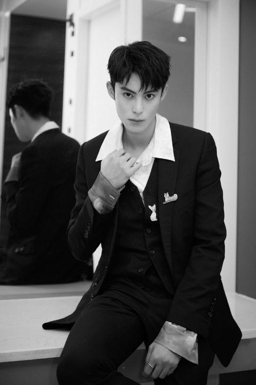 最新爆料王鹤棣图片大全,魅力四溢,风采依旧